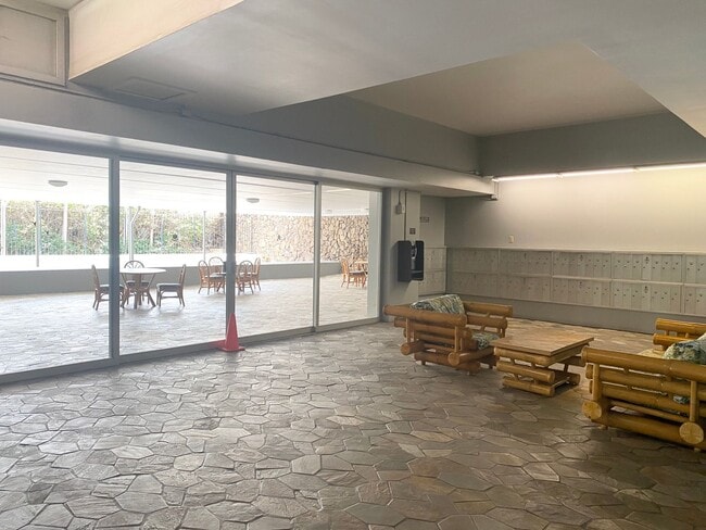 Building Photo - Salt Lake - Five Regents: Studio 1 bath wi...