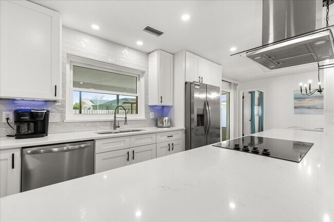 Building Photo - 13923 Brewster Dr