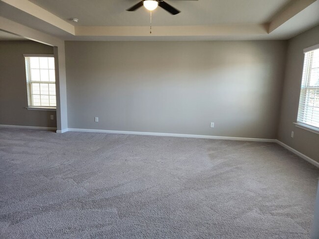 Building Photo - Charming Davidson 4-Bedroom with Modern Fi...
