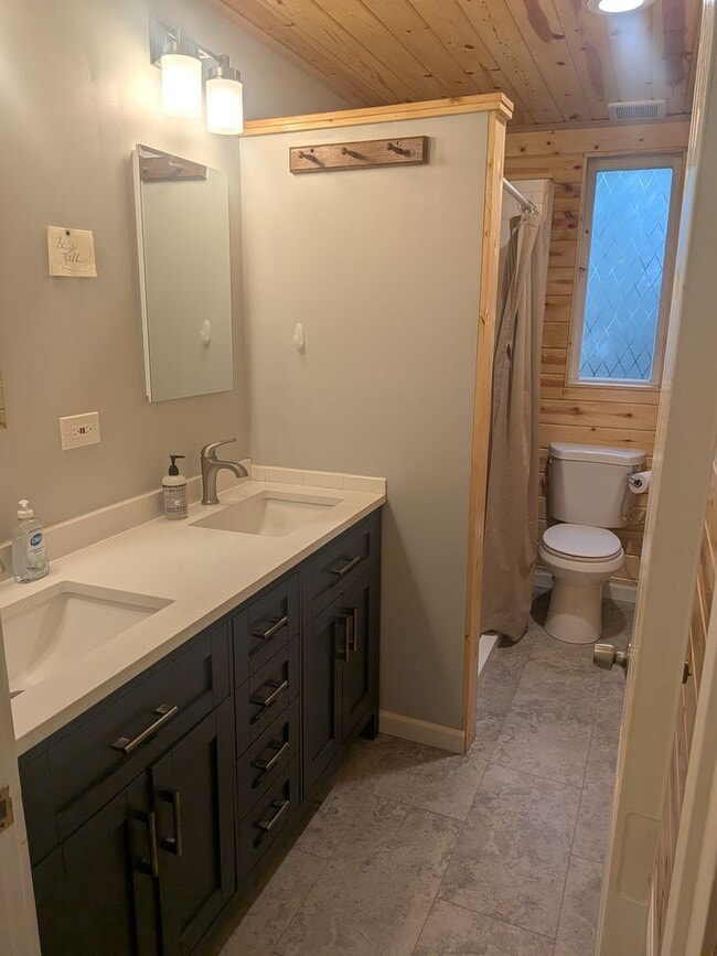 Building Photo - 1030 Fairmount Rd