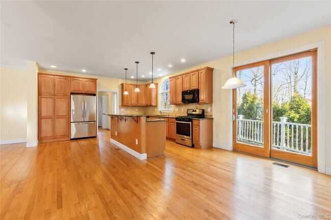 Building Photo - 243 Knollwood Ave