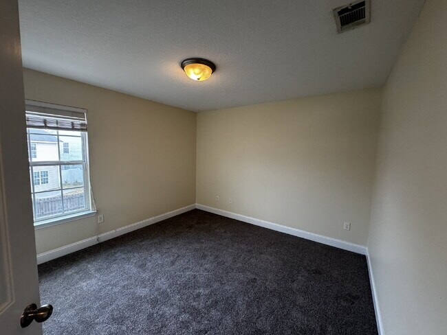 Building Photo - House for Rent