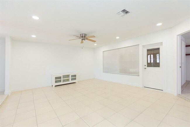 Building Photo - 8253 Redfield Dr