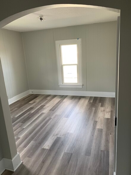 Bedroom/living room - 609 Grant St