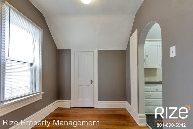 Building Photo - 327-333 E 100 S