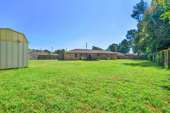 Building Photo - 4570 Yacht Harbor Dr