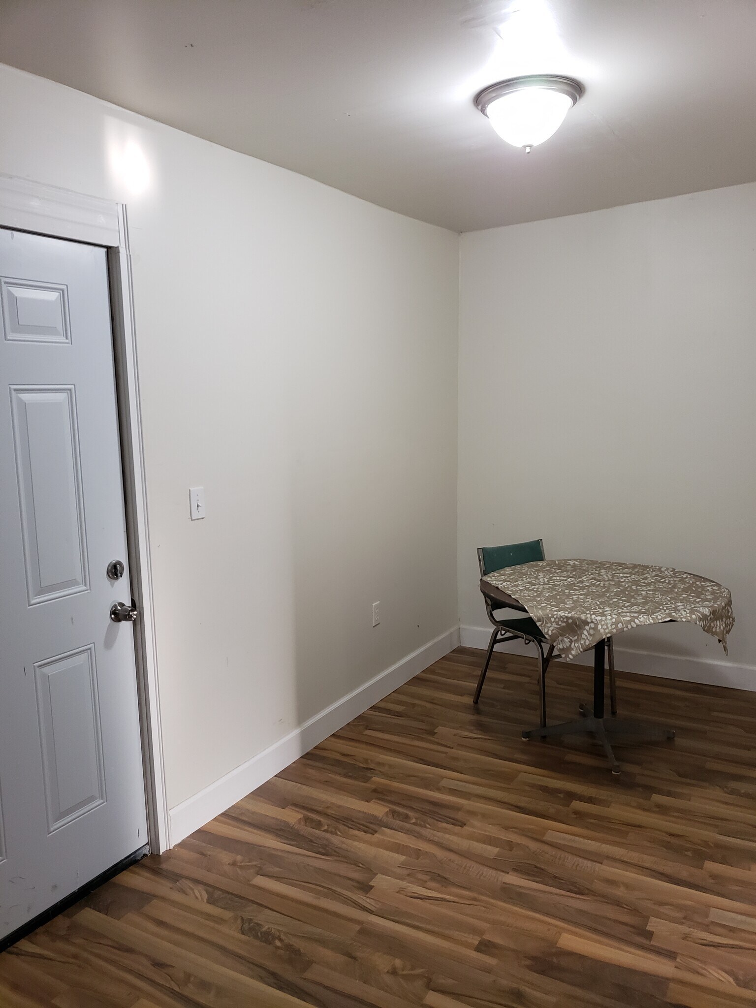 Dining Room opens to the Kitchen - 1717 W. 20th St. Apt. 1