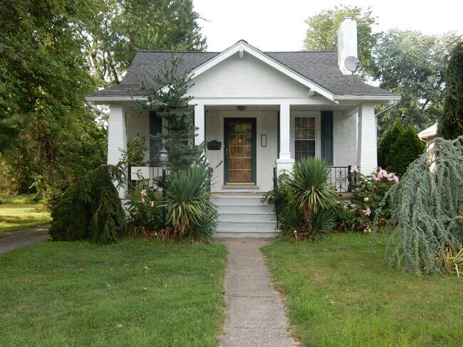 Building Photo - 112 W Highland Ave