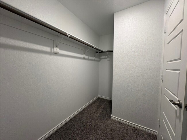 Building Photo - 610 Union Dr