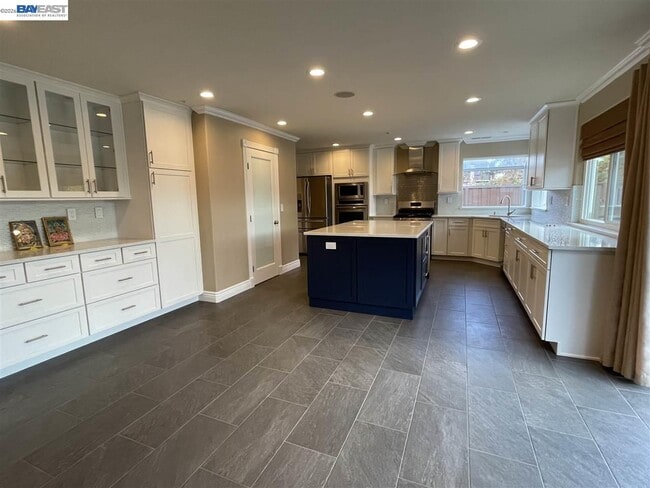 Building Photo - 1393 Arrowhead Ave