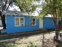 Building Photo - 1 bedroom 1 bath home that won't break the...