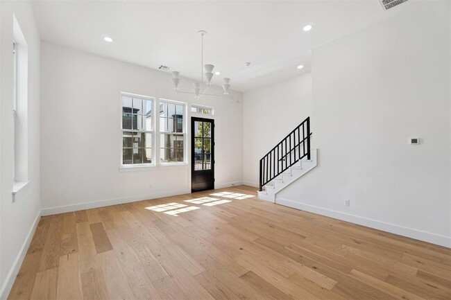 Building Photo - 18821 Selah Wy