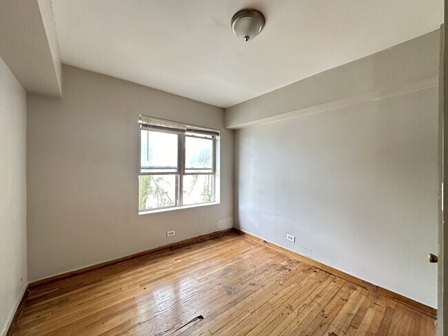 Building Photo - 6710 S Claremont Ave
