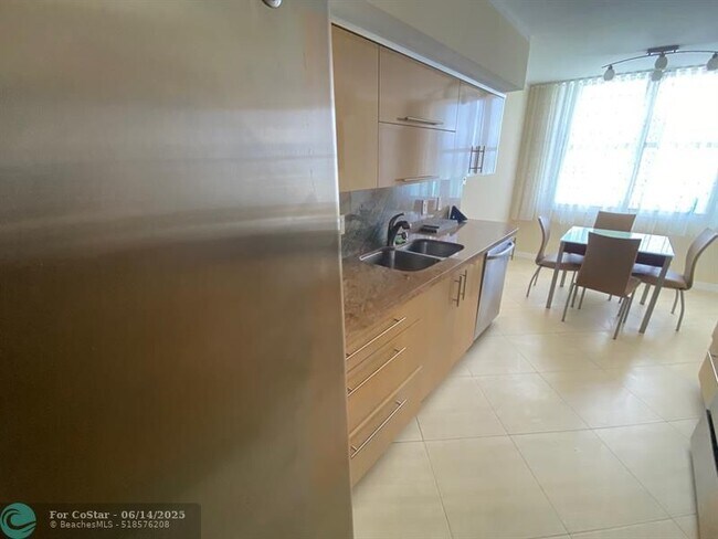 Building Photo - 2751 S Ocean Dr