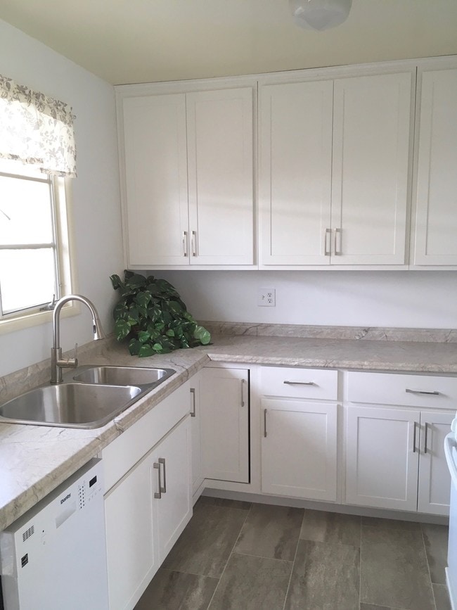 Kitchen - 4137 W 173rd St