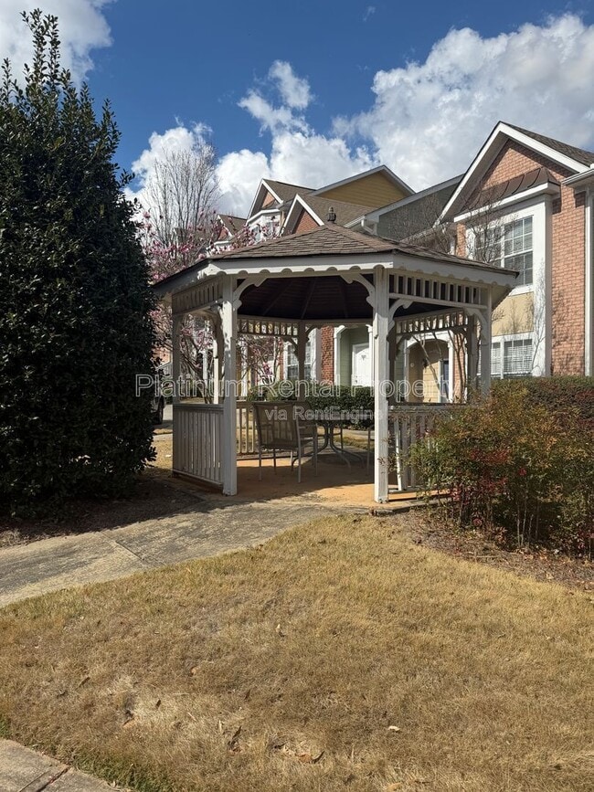 Building Photo - 250 Amal Dr SW