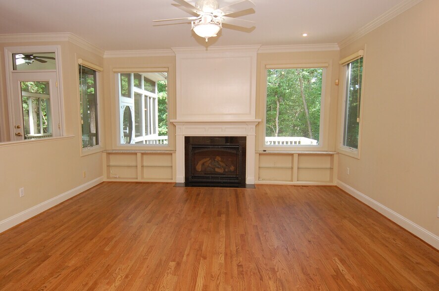 Family Room - 103 Withwyndle Ct