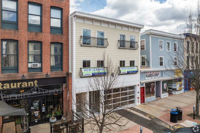 Building Photo - 584 Main St