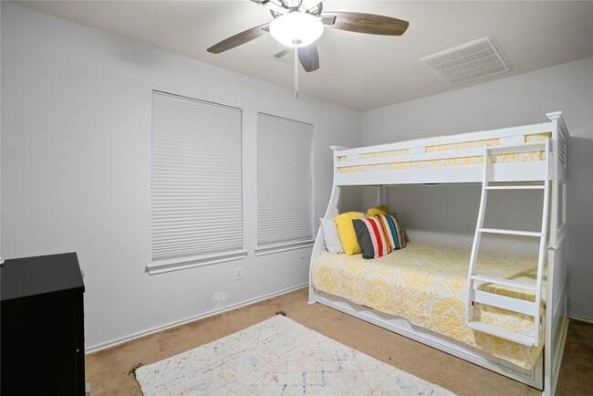 Building Photo - 131 N Hawkhurst Cir