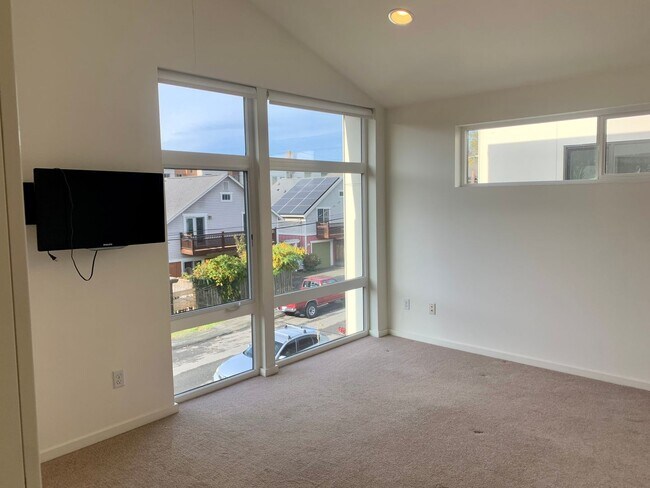 Building Photo - Mount Baker/Columbia City Townhome