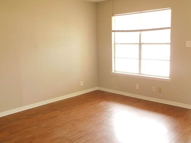 Building Photo - Lockwood Properties4 (900 Sahara Ave)