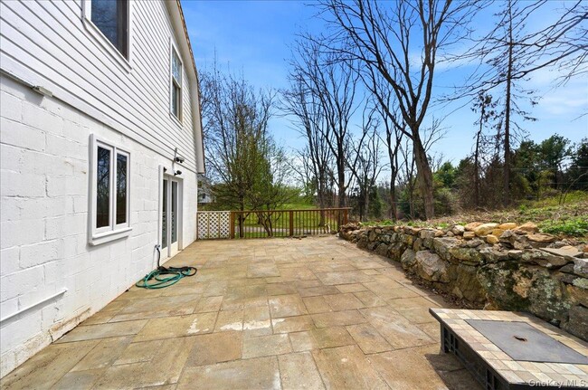 Building Photo - 175 Goldens Bridge Rd