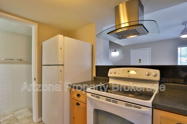 Building Photo - 851 E Cochise Dr