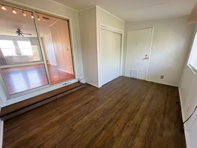 Building Photo - Lovely Home in Chafee Park Ready to Go!