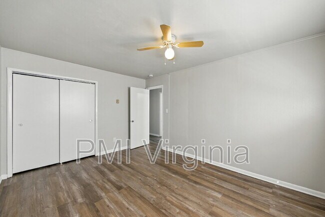 Building Photo - 2421 Courtney Ave