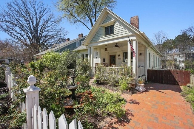 Building Photo - 788 Lake Ave NE