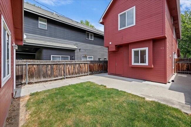 Building Photo - Boise Living at Its Best, A Stylish 3 Bed Home Near BSU, Downtown & the Greenbelt!