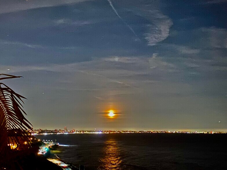 Moonrise - 18139 Coastline Dr