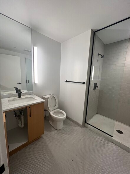 Building Photo - 83 Gardner St