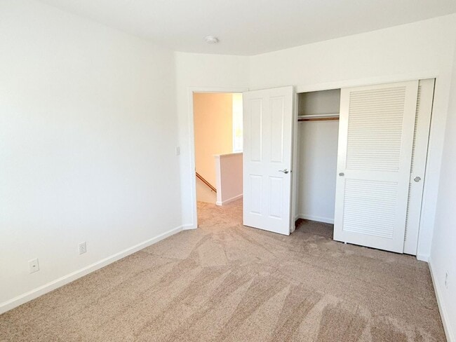 Building Photo - BEAUTIFUL BRIDGES END TOWNHSE, NEAR PARKS, GOLF COURSE, COYOTE CREEK ELEMENTARY !