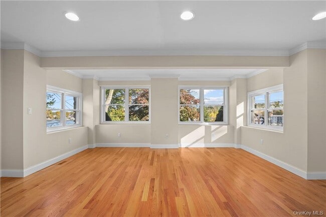 Building Photo - 33 Sycamore Rd