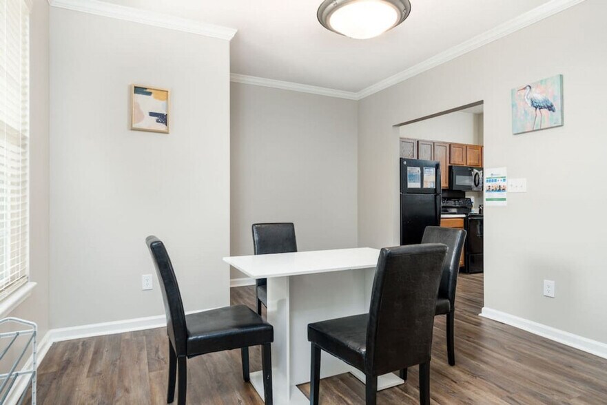 Building Photo - 65 Balmoral Way