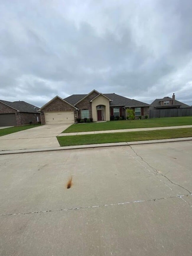 Building Photo - ****LEGACY***