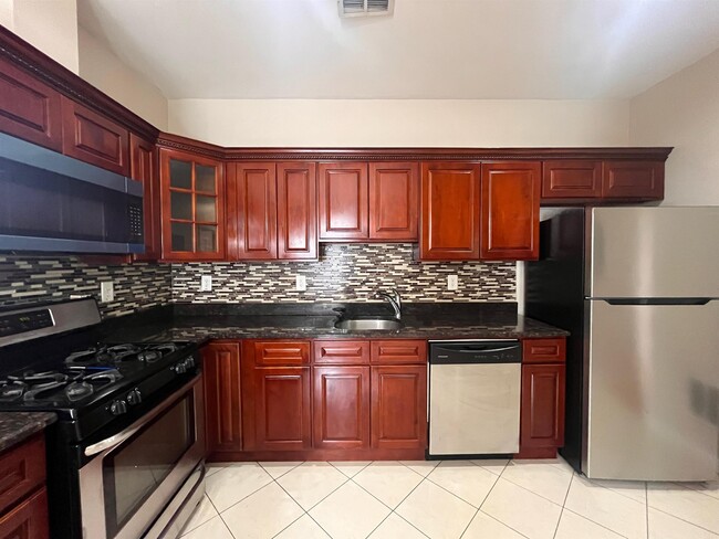 Building Photo - 43 Manhattan Ave