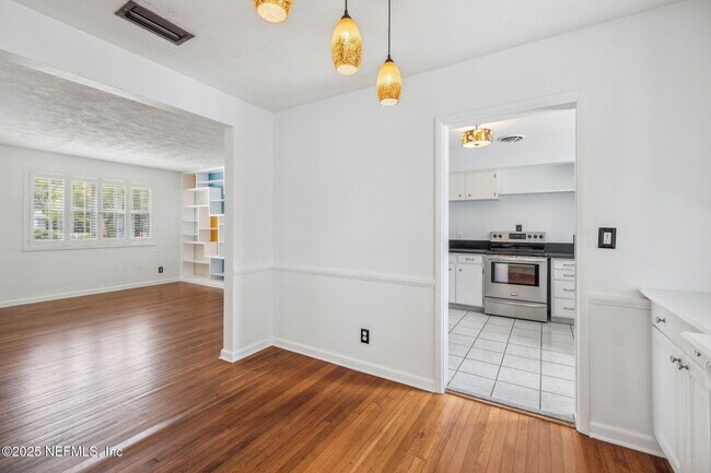 Building Photo - 8056 Catawba Dr