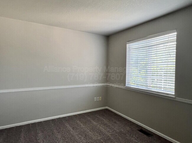 Building Photo - 5671 Vermillion Bluffs Dr