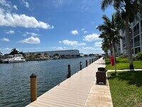 Building Photo - Updated 1 Bed/1.5 Bath Near the Beach! Gre...