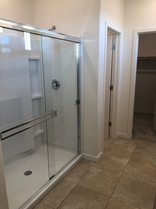 Building Photo - CORNER LOT - END UNIT - NO YARD TO MAINTAIN - GRANITE - STAINLESS - GATED