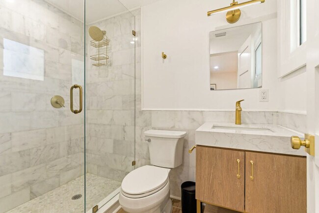 Building Photo - 4879 Commonwealth Dr