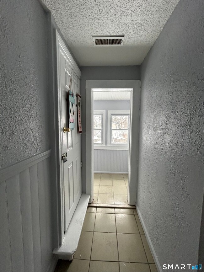 Building Photo - 18 Wilson St