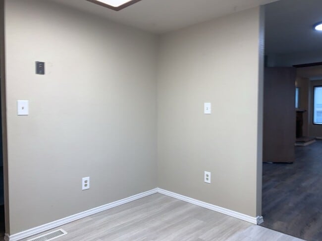 Building Photo - Beautiful 3Bd/1.5 Ba Federal Way Home.