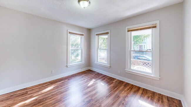 Building Photo - Beautiful Beaver Hills Single Family