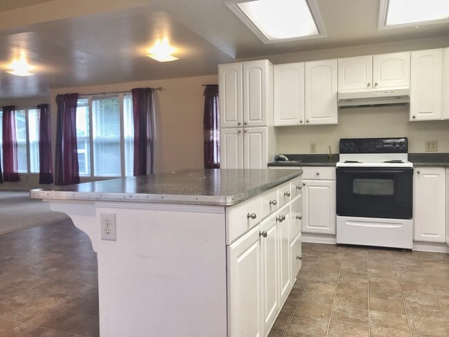 Building Photo - Updated country living