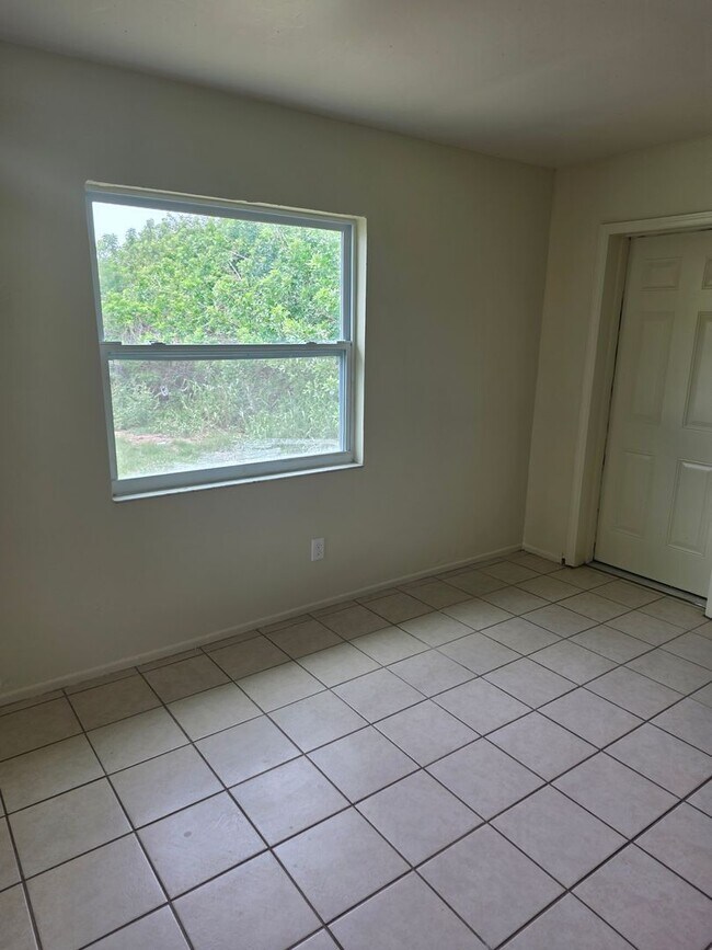 Building Photo - 3/2 DUPLEX