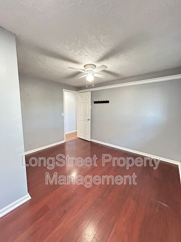 Building Photo - 2872 SE Linda St