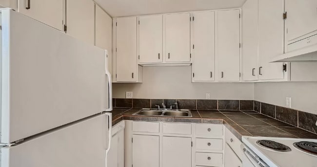 Building Photo - 1024 E Swallow Rd